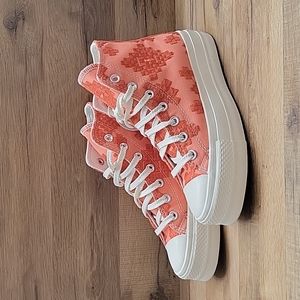 Converse High Top platform Brand new.